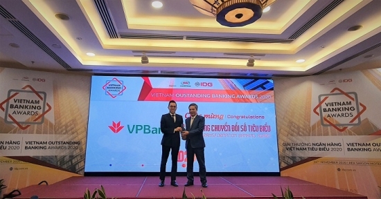 VPBank năm thứ 3 liên tiếp nhận giải thưởng “Ngân hàng chuyển đổi số tiêu biểu”