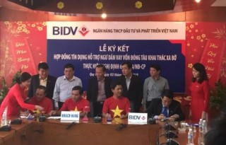 4 ngư dân đầu tiên tại Bình Định được vay vốn đóng tàu vỏ thép