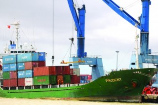 Nhập siêu trước bài toán dài hạn