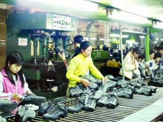 Da giày trước thách thức thoát làm thuê