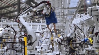 VinFast hoàn thành sản xuất thân vỏ xe LUX SUV đầu tiên