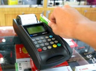 NHNN yêu cầu đẩy mạnh phát triển thanh toán thẻ qua POS