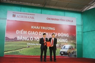 ​Khai trương điểm giao dịch lưu động bằng ô tô chuyên dùng