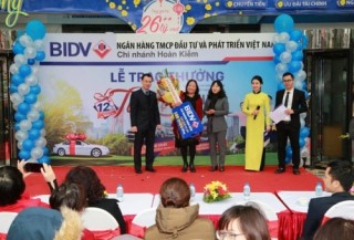 BIDV trao ô tô Chevrolet Aveo cho khách hàng may mắn