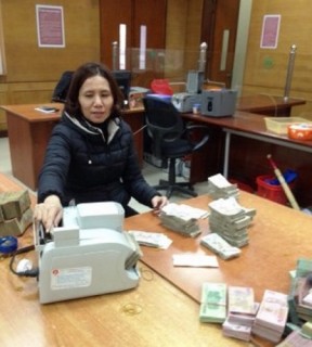 Năm 2015: Nhân viên Agribank trả lại hơn 100 tỷ đồng tiền thừa cho KH