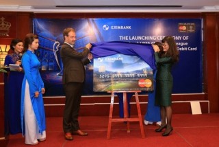 Eximbank ra mắt thẻ tín dụng quốc tế UEFA Champions League MasterCard