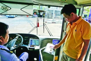 Thẻ thanh toán tự động cho xe buýt còn nhiều hạn chế