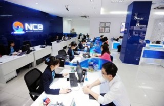 NCB phục vụ khách hàng giao dịch trong giờ nghỉ trưa