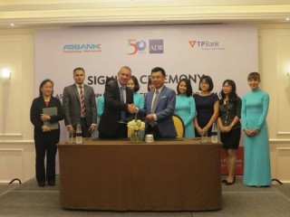 ABBANK ký kết hợp đồng tham gia chương trình tài trợ thương mại toàn cầu
