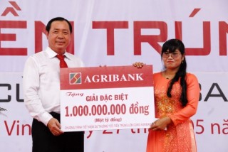 Agribank tiếp tục trao sổ tiết kiệm 1 tỷ đồng cho khách hàng may mắn