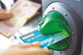 Chỉ tổ chức phát hành thẻ được thu phí của chủ thẻ