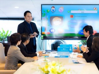Người lấy doanh thu làm từ thiện