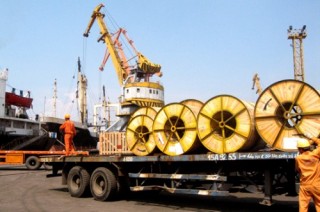 10 nhóm hàng nhập khẩu lớn nhất tính đến 15/8