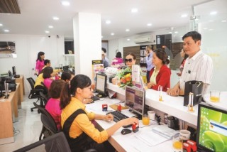 Dịch vụ ngân hàng đang tạo thói quen có lợi cho khách hàng