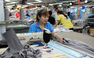 Standard Chartered cung cấp tín dụng hỗ trợ May Bắc Giang LGG sản xuất khẩu trang