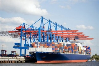 Phụ phí vận tải cản bước xuất khẩu