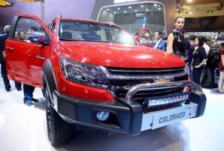 Chevrolet Colorado 2017 chính thức ra mắt với giá từ 619 triệu đồng