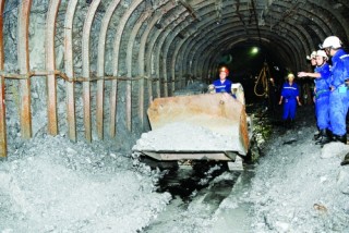 Thu thuế tài nguyên: Nhà nước sợ sót, doanh nghiệp kêu chặt