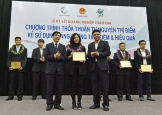 7 DN ký kết thí điểm về sử dụng năng lượng tiết kiệm