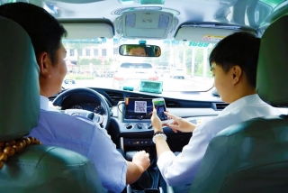 Taxi gồng mình chống dịch, đẩy mạnh thanh toán không dùng tiền mặt