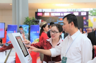 Ai ở đâu, ở yên đấy, hãy để App HDBank mang cả thế giới đến cho bạn