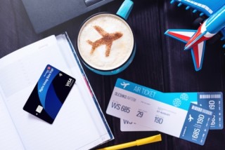 Dùng thẻ tín dụng Visa Bản Việt tích điểm dặm bay