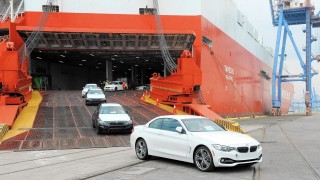 Nhập khẩu ô tô giảm mạnh