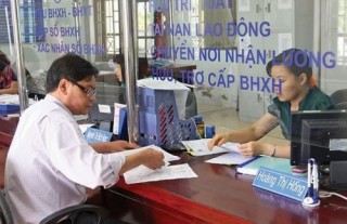 Thu nộp bảo hiểm qua ngân hàng điện tử: Lợi cả đôi đường