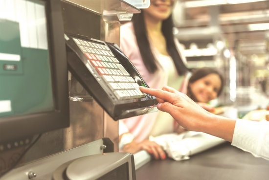 Ngân hàng “ưu ái” khách mở thẻ, đăng ký dịch vụ