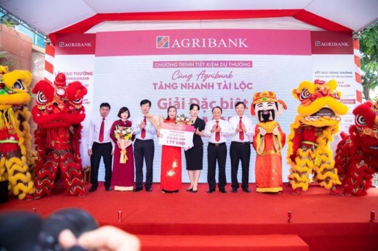 Agribank trao giải Đặc biệt 1 tỷ đồng chương trình “Cùng Agribank - Tăng nhanh Tài Lộc”