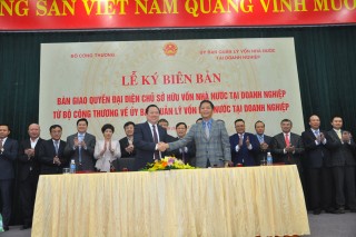 Bộ Công Thương bàn giao quyền đại diện chủ sở hữu tại tập đoàn, tổng công ty về Ủy ban Quản lý vốn nhà nước