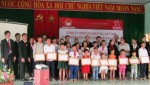 Prudential trao học bổng cho học sinh nghèo