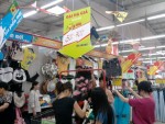 Hàng hiệu ra vỉa hè