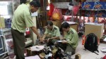 Hàng lậu chen lấn hàng khuyến mãi