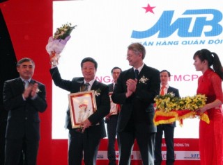 MB nhận giải thưởng Top 50 Doanh nghiệp Việt Nam xuất sắc