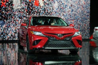 Toyota Camry 2018 chính thức trình làng với thiết kế hoàn toàn mới