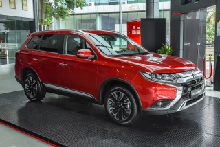 Giá Mitsubishi Outlander 2.4 2019 xuống dưới 1 tỷ đồng