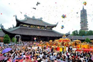 Du lịch tâm linh hút khách
