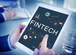 Không khuyến khích Fintech phát triển quá tham vọng