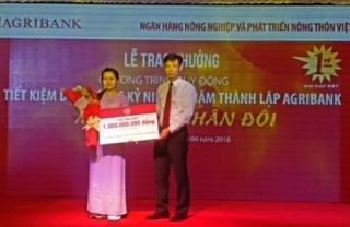 Agribank trao giải đặc biệt 1 tỷ đồng cho khách hàng trúng thưởng