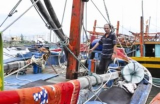 Khó lòng chạy theo  giá xăng, dầu