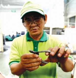 Bơi trong… hội nhập