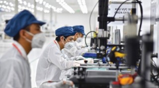 Thương mại đối mặt nhiều bất lợi