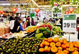 Cung ứng vật tư gắn với tiêu thụ nông sản