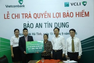 Vietcombank: Chi trả hơn 330 triệu đồng quyền lợi bảo hiểm bảo an tín dụng cho khách hàng