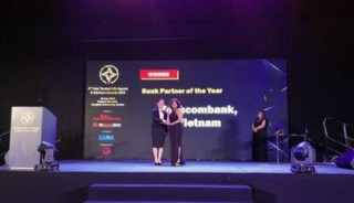 Vinh danh Techcombank “Dịch vụ Bảo hiểm ngân hàng tốt nhất “