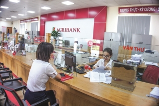 Chia sẻ lợi nhuận, giúp khách hàng vượt khó