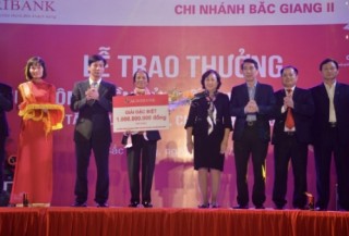 Agribank trao giải thưởng 1 tỷ đồng cho khách hàng