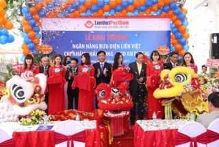 LienVietPostBank: Phòng giao dịch bưu điện đầu tiên nâng cấp phòng giao dịch ngân hàng