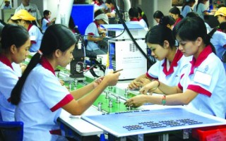 Cần giảm thuế và cải cách hành chính